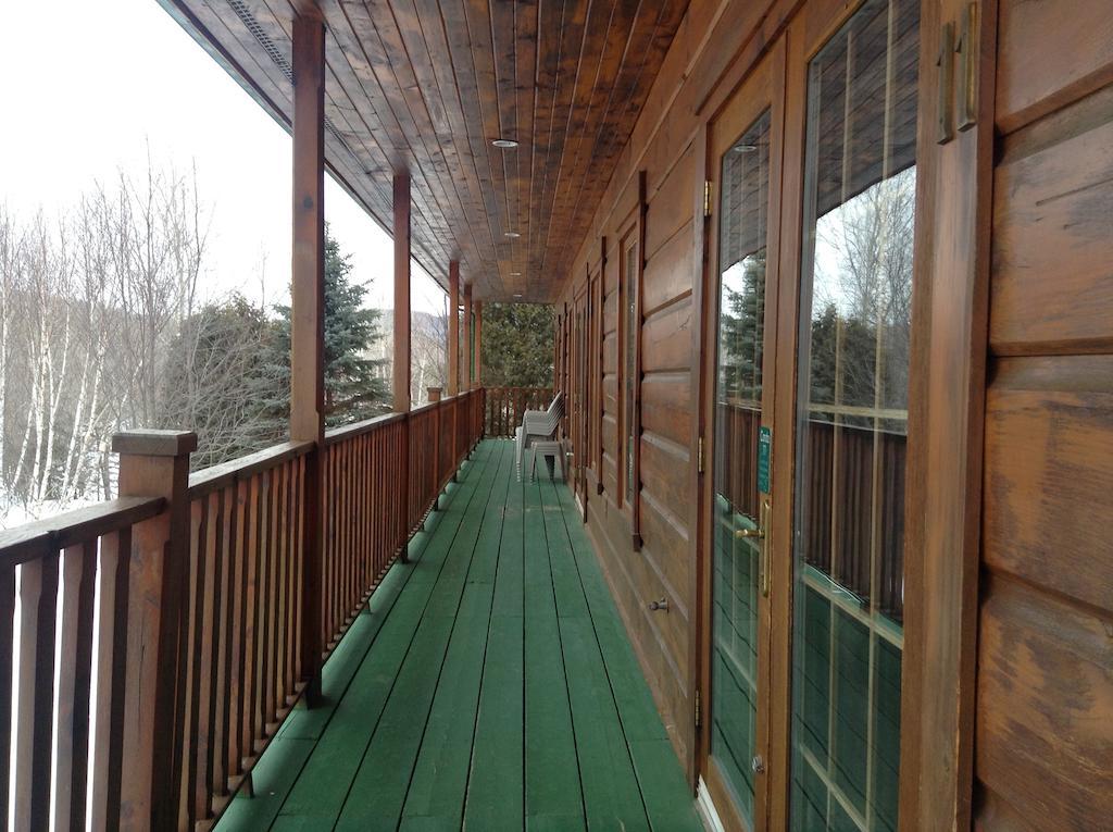 Hotel Aux Berges du St-Maurice Saint-Jean-des Piles Exterior foto
