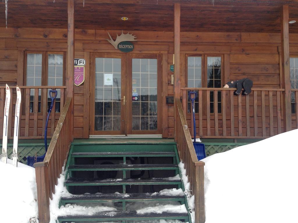 Hotel Aux Berges du St-Maurice Saint-Jean-des Piles Exterior foto