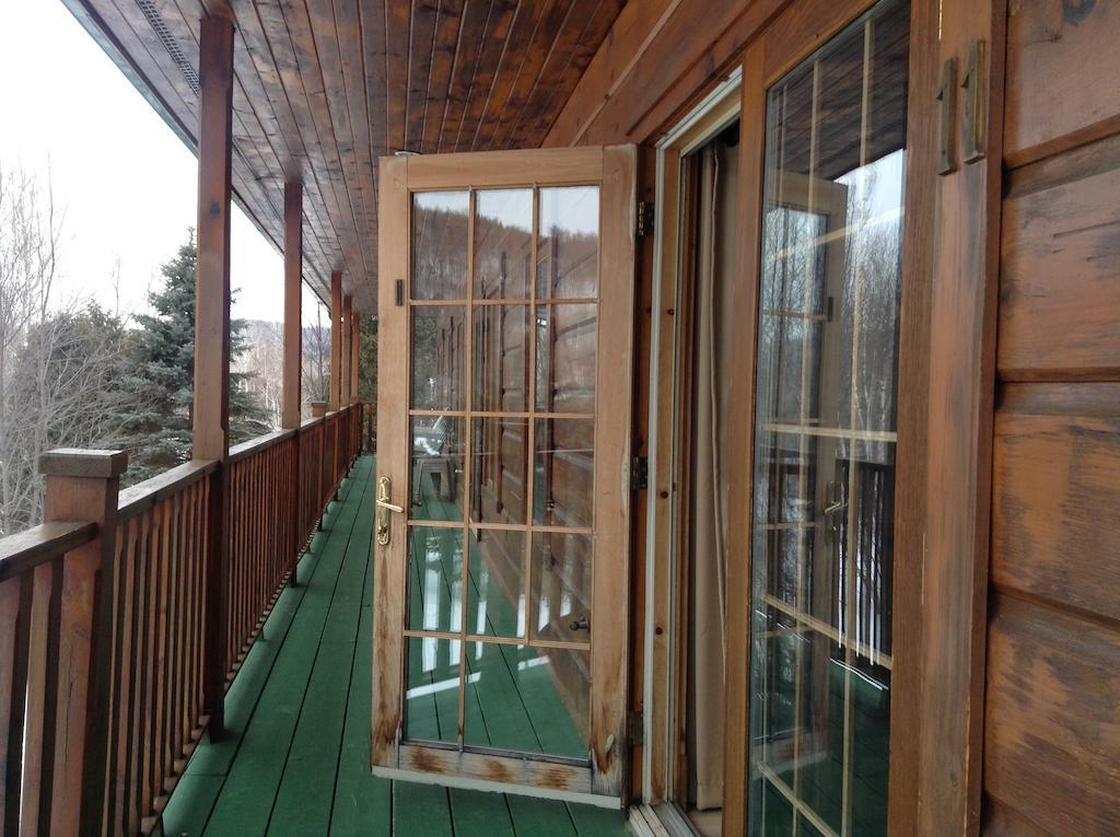 Hotel Aux Berges du St-Maurice Saint-Jean-des Piles Exterior foto
