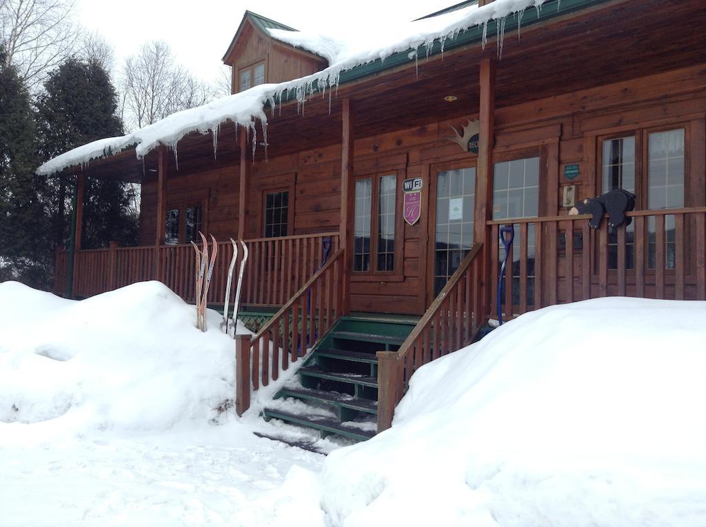 Hotel Aux Berges du St-Maurice Saint-Jean-des Piles Exterior foto